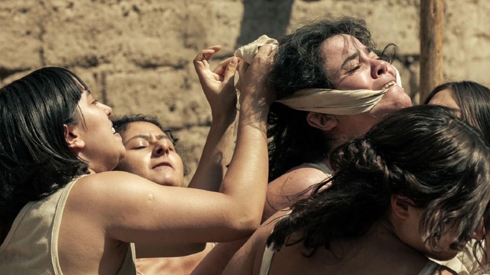 Final explicado de As Mortas: entenda desfecho da minissérie da Netflix Acaba de estrear na Netflix a série As Mortas, que se passa na década de 1960 e conta a história das irmãs Baladro: Serafina (Paulina Gaitán) e Arcángela (Arcelia Ramírez). Com pouco tempo de estreia, a trama já conquistou o top 10 da plataforma de streaming, se tornando uma das mais assistidas do Brasil. Final explicado de As Mortas: entenda desfecho da minissérie da Netflix