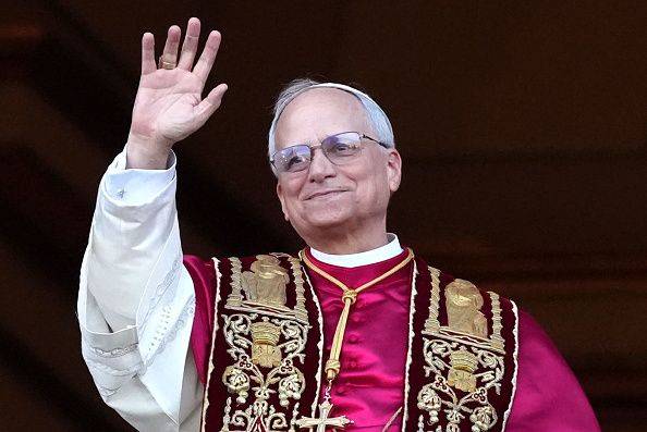 papa-leao-acenando