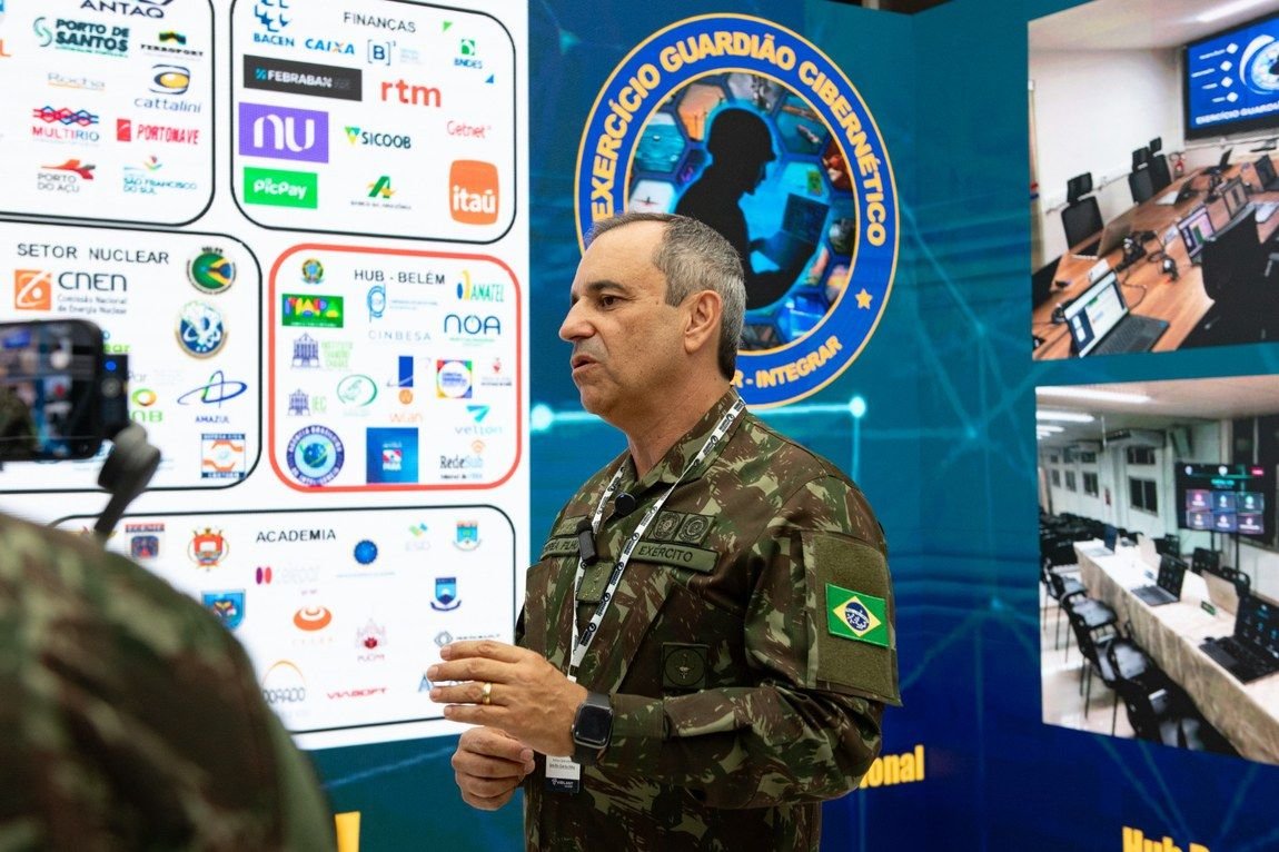 Exército do Brasil realiza treinamento contra cibercriminosos Começou na segunda-feira (15) o Exercício Guardião Cibernético 7.0 (EGC 7.0), sétima edição do treinamento de defesa cibernética considerado o maior do tipo no hemisfério Sul. As atividades acontecem na Escola Superior de Defesa (ESD), em Brasília (DF), e no Comando Militar Norte (CMN), em Belém (PA). abertura-do-exercicio-guardiao-cibernetico-7