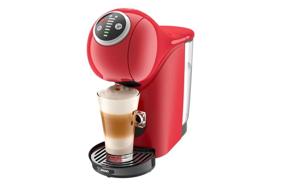 5 cafeteiras Dolce Gusto com desconto na Semana do Cliente; aproveite A Dolce Gusto é uma marca muito popular graças às suas cafeteiras expresso modernas e práticas. Usando cápsulas, elas permitem preparar cafés, chocolates e outras bebidas com rapidez e aquele gostinho delicioso de preparos profissionais sem sair de casa. dolce-gusto-Genio-S-Plus-960x640.jpg