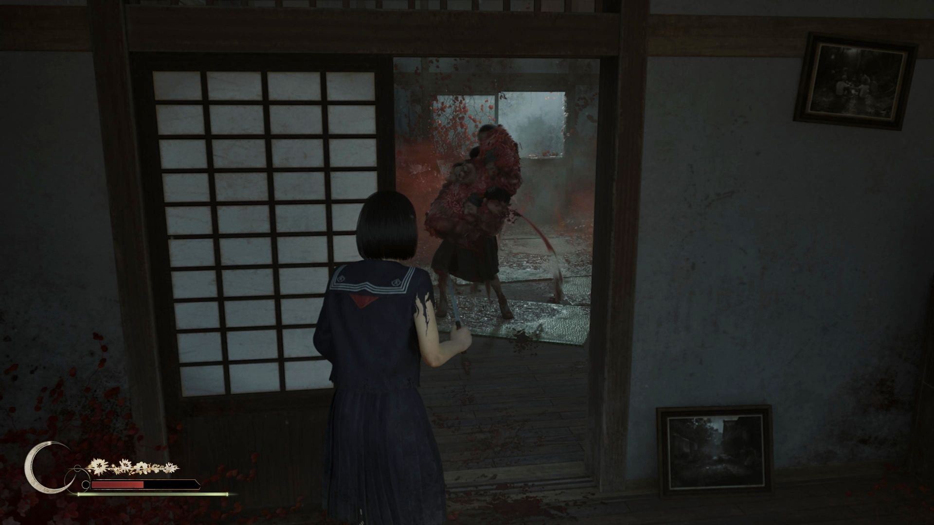 Ousado, Silent Hill F resgata o prestígio da franquia e é um dos melhores jogos de terror da geração! Confira a análise Silent Hill ficou anos adormecido, quase como um fantasma que assombrava a própria Konami. Entre remakes e promessas, a sensação era de que a franquia poderia nunca mais causar o mesmo impacto de antes. Silent Hill F, porém, chega como um respiro inesperado: não apenas retoma o espírito clássico do terror psicológico, mas também se arrisca ao transportar a série para uma nova cultura e um novo tempo. Ousado, Silent Hill F resgata o prestígio da franquia e é um dos melhores jogos de terror da geração! Confira a análise