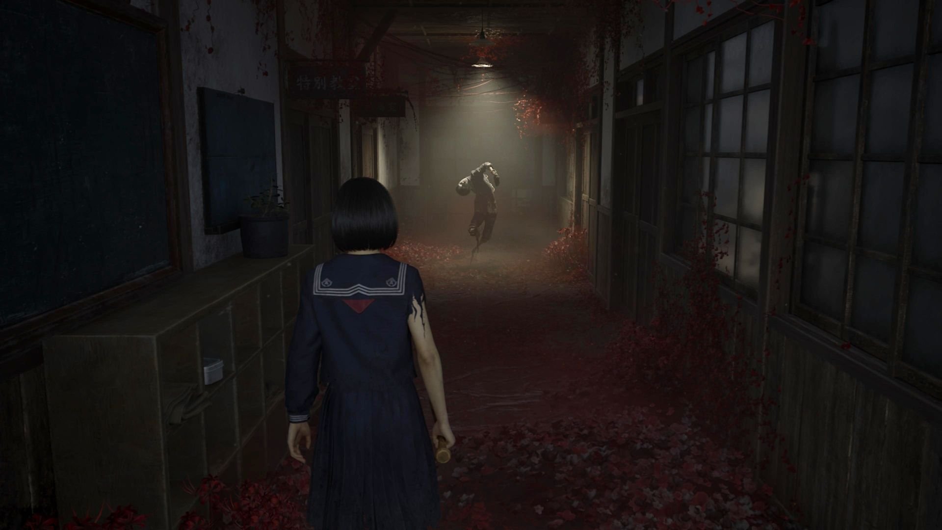 Ousado, Silent Hill F resgata o prestígio da franquia e é um dos melhores jogos de terror da geração! Confira a análise Silent Hill ficou anos adormecido, quase como um fantasma que assombrava a própria Konami. Entre remakes e promessas, a sensação era de que a franquia poderia nunca mais causar o mesmo impacto de antes. Silent Hill F, porém, chega como um respiro inesperado: não apenas retoma o espírito clássico do terror psicológico, mas também se arrisca ao transportar a série para uma nova cultura e um novo tempo. Ousado, Silent Hill F resgata o prestígio da franquia e é um dos melhores jogos de terror da geração! Confira a análise