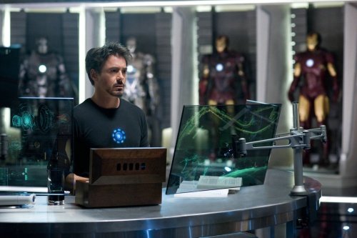 Tony Stark em cena de Homem de Ferro 2