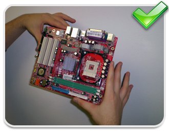 Tome mutio cuidado com a placa mãe! Sem ela o computador não funciona!