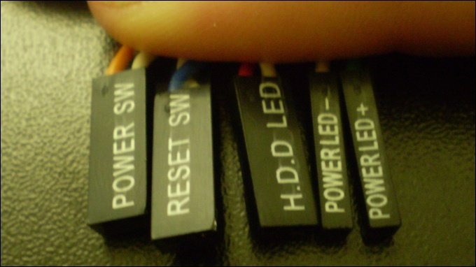 Conectores da chave power, reset e seus respectivos leds.