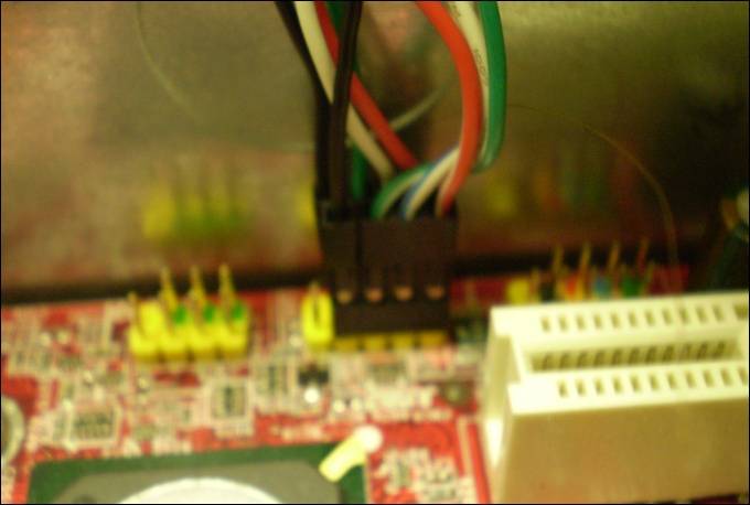 Cabos USB devidamente conectados na placa mãe