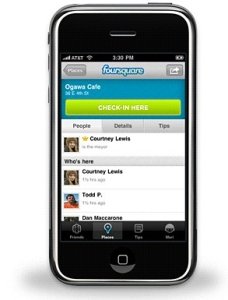 O Fousquare no iPhone. Todos  estão conectados pelo tempo que quiserem.