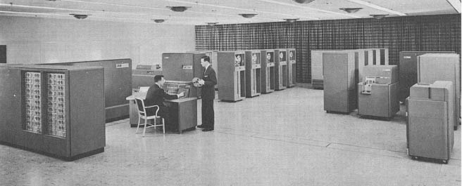 No início, um computador ocupava uma grande sala de trabalho.
