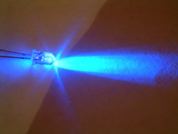 LED azul. Imagem de Christian Pelant