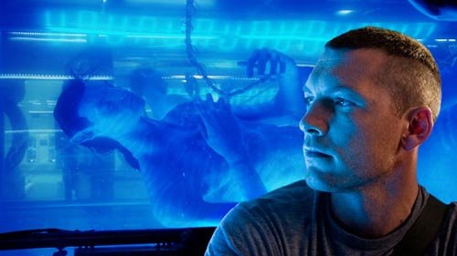 Jake Sully ao lado do seu Avatar. Foto: Divulgação / 20th Century Fox.
