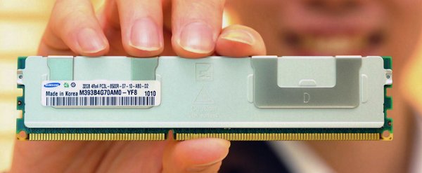 Pente de memória com 32 GB de capacidade da Samsung
