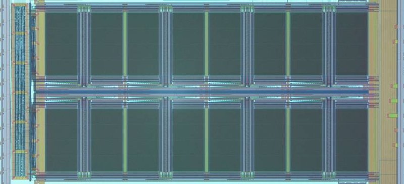 Chip demonstrativo da memória MRAM da Hitachi