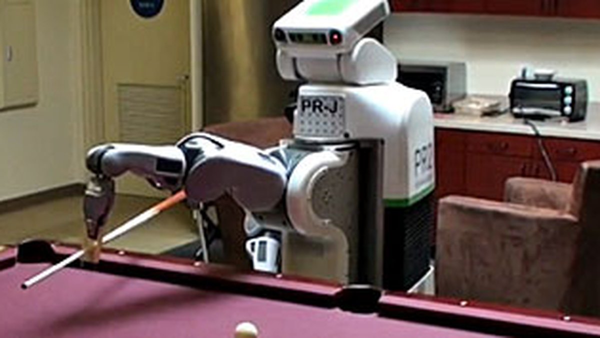 O robô que joga sinuca e busca cerveja será vendido a partir de setembro -  TecMundo
