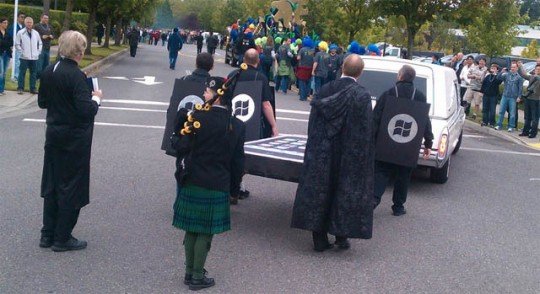 Funeral do iPhone e BlackBerry