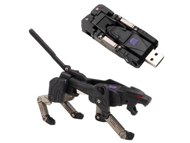 Pen Drive que se transforma no Ravage, um dos Decepticons mais famosos