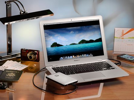 Hitachi G-Drive Slim e um MacBook Air