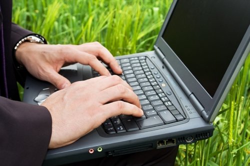 Notebook no colo pode causar redução de fertilidade em homens.