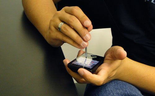 Usar a caneta Stylus pode ser a melhor solução