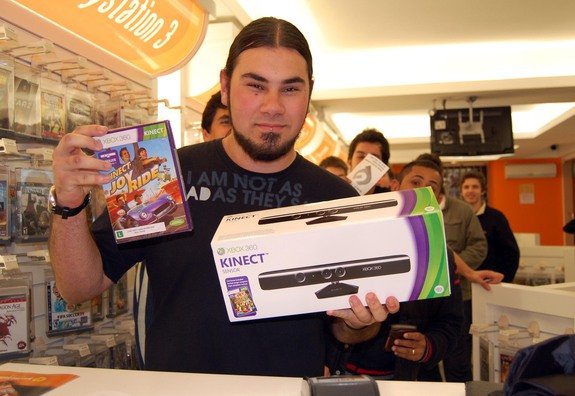 Fila na hora de comprar o Kinect