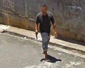 Homem armado aparece nas imagens do Google Street View