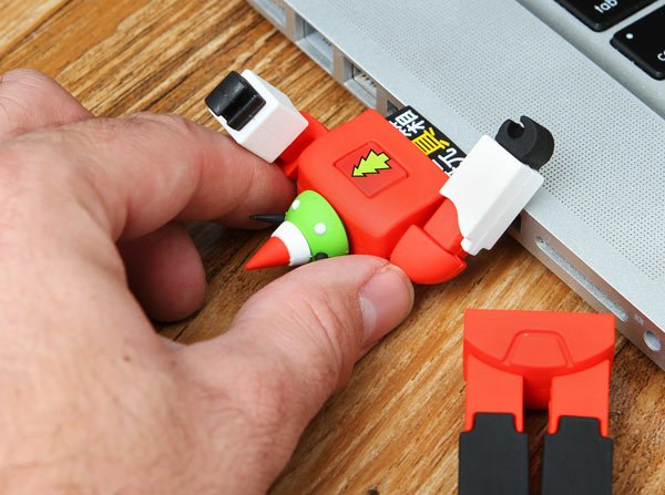 SantaBot, pendrive para geeks com espírito natalino!