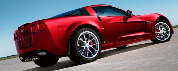 Chevrolet Corvette, o esportivo foi o primeiro a contar com HUD colorido (imagem de divulgação)