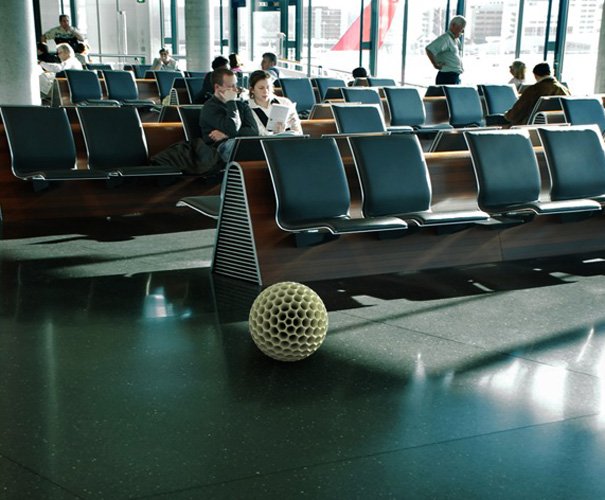 Computação gráfica do Dust Ball fazendo a limpeza em aeroporto