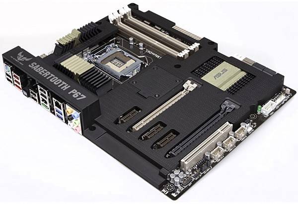 ASUS Sabertooth P67 é uma das placas-mãe já preparadas para os chips Sandy Bridge