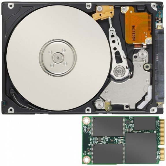 Comparação de tamanho entre um HD convencional e o novo SSD da Intel. Foto: Divulgação/Intel