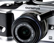 Olympus E-PL2 vem com acessório especial para iluminação