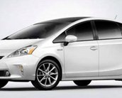 Toyota exibe dois novos modelos híbridos do Prius