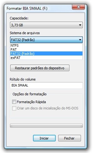 Escolha a opção FAT32 ao formatar o pendrive no Windows