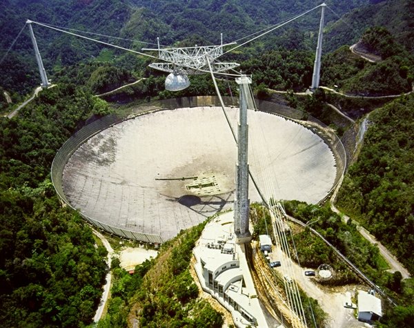 Observatório de Arecibo, um dos poucos capazes de enviar mensagens a distâncias planetárias