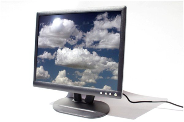 A computação nas nuvens prevê armazenamento de dados na rede.