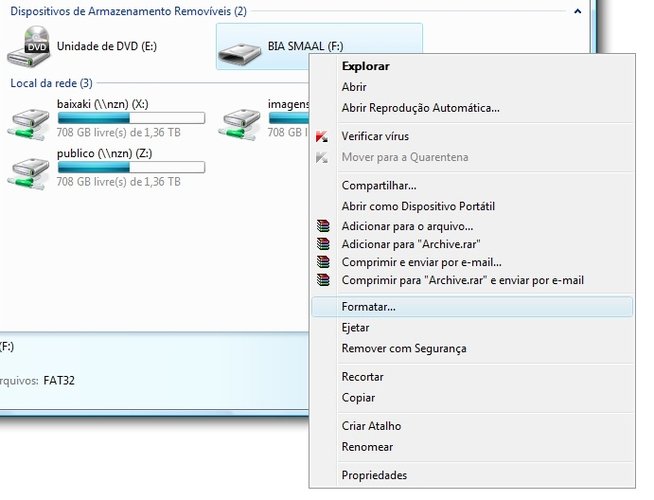 Acesse o computador e clique com o botão direito no dispositivo móvel