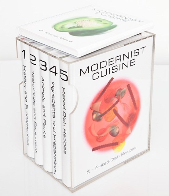 Conjunto com os cinco volumes do Modernist Cuisine