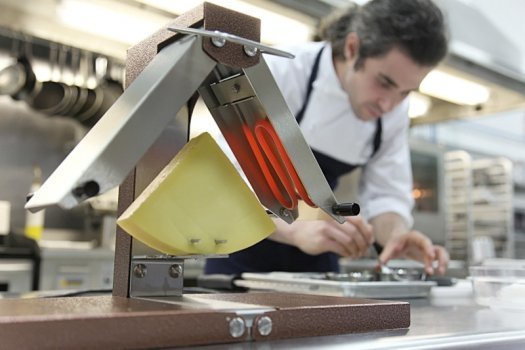 Raclette Furnace: grill utilizado para deixar a superfície do queijo perfeitamento reta.