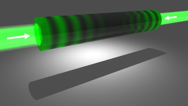 Feixes de luz dos dois lados do tubo