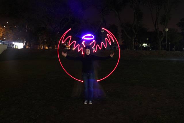 Desenhe com a luz através do lightpainting